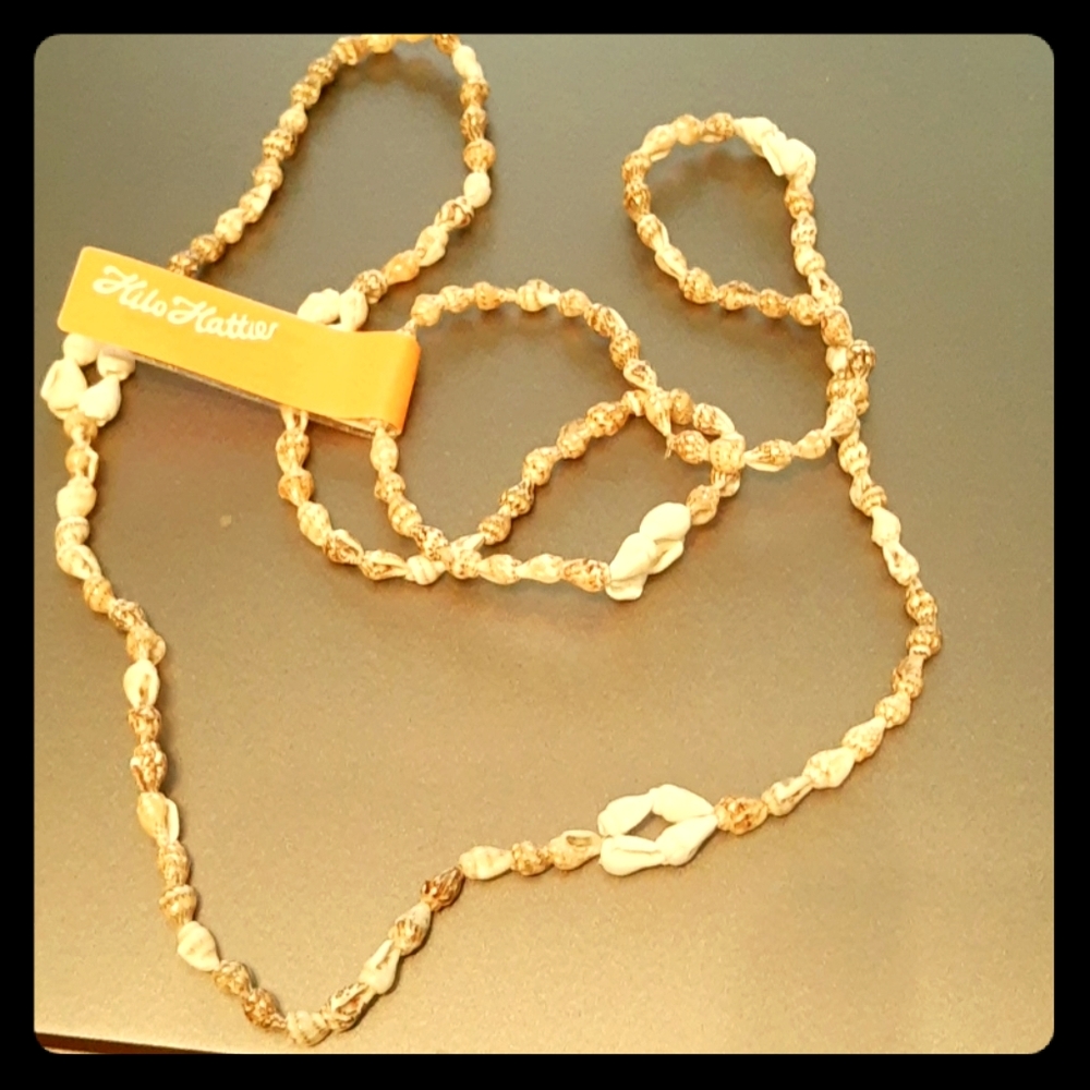 *BRAND NEW W TAGS* Hilo Hattie seashell necklace